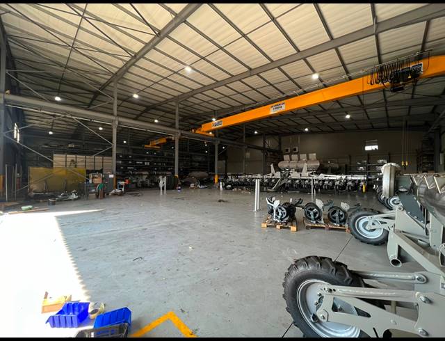 5,646M² WAREHOUSE TO LET IN KNOPJESLAAGTE